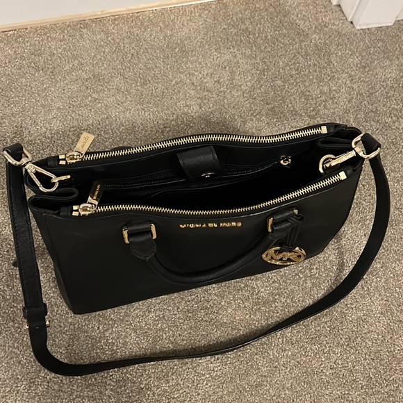 Michael Kors Sutton - Picture 2 of 11